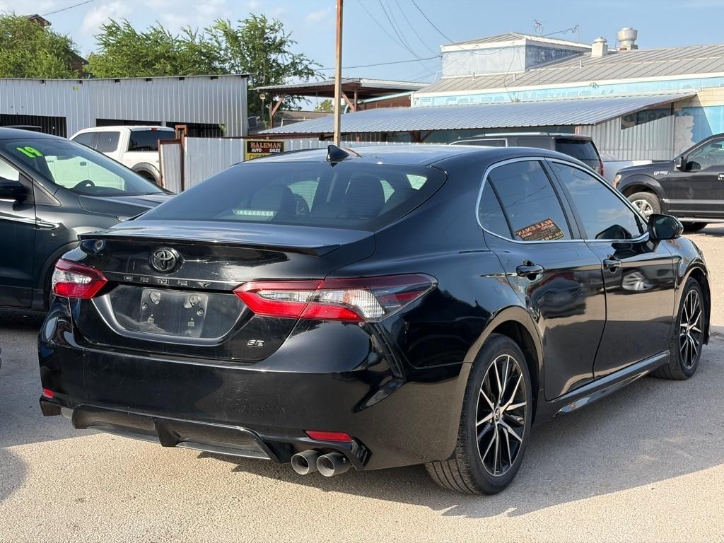 Toyota Camry SE 2021