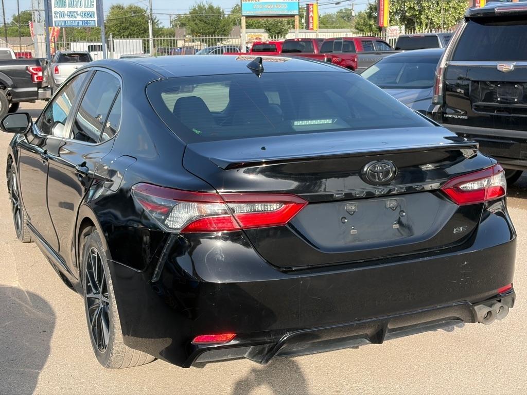 Toyota Camry SE 2021