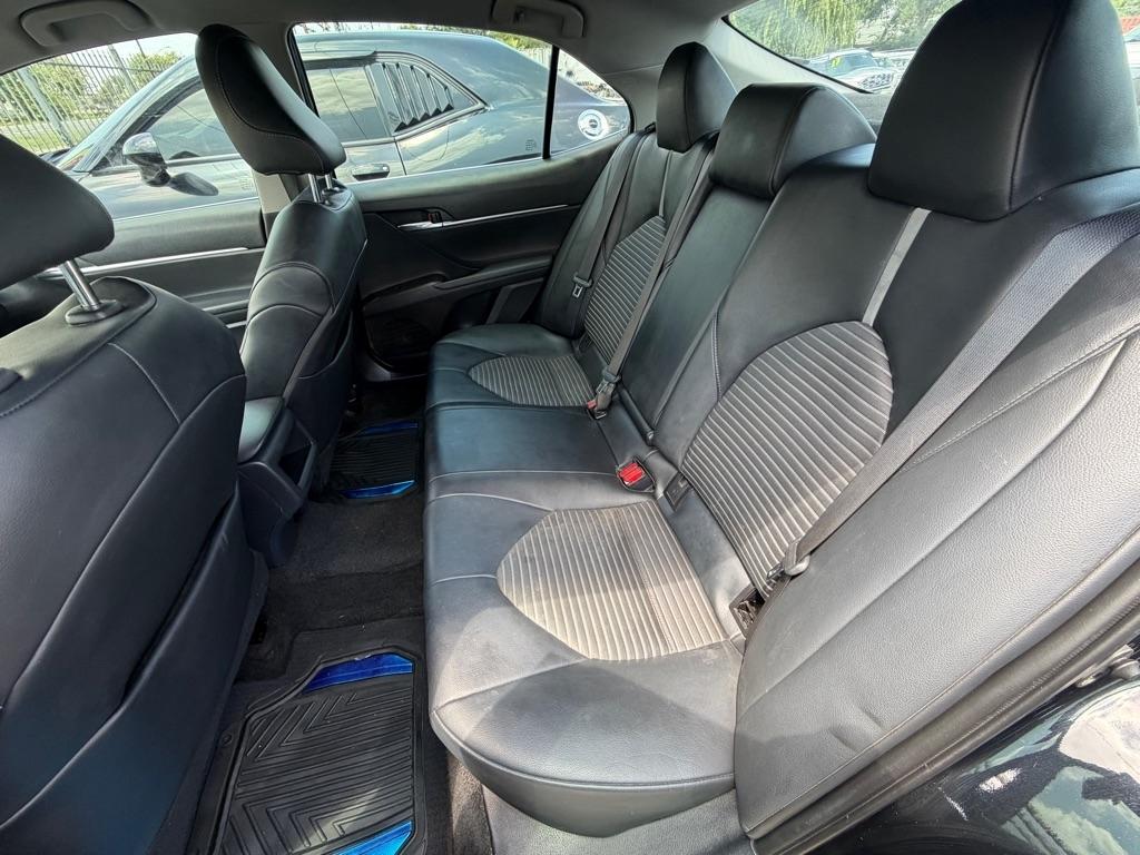 Toyota Camry SE 2021