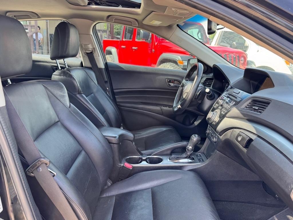 Acura ILX 5-Spd AT w/ Technology Package 2015