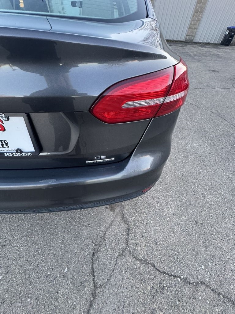 Ford Focus SE Sedan 2016