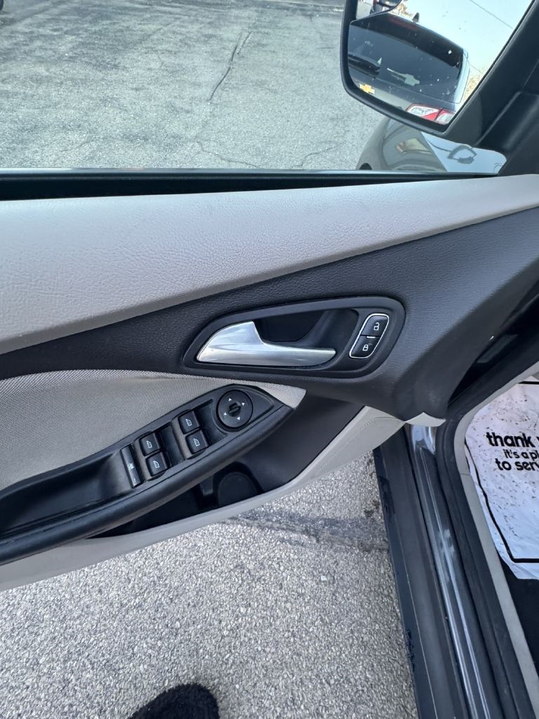 Ford Focus SE Sedan 2016