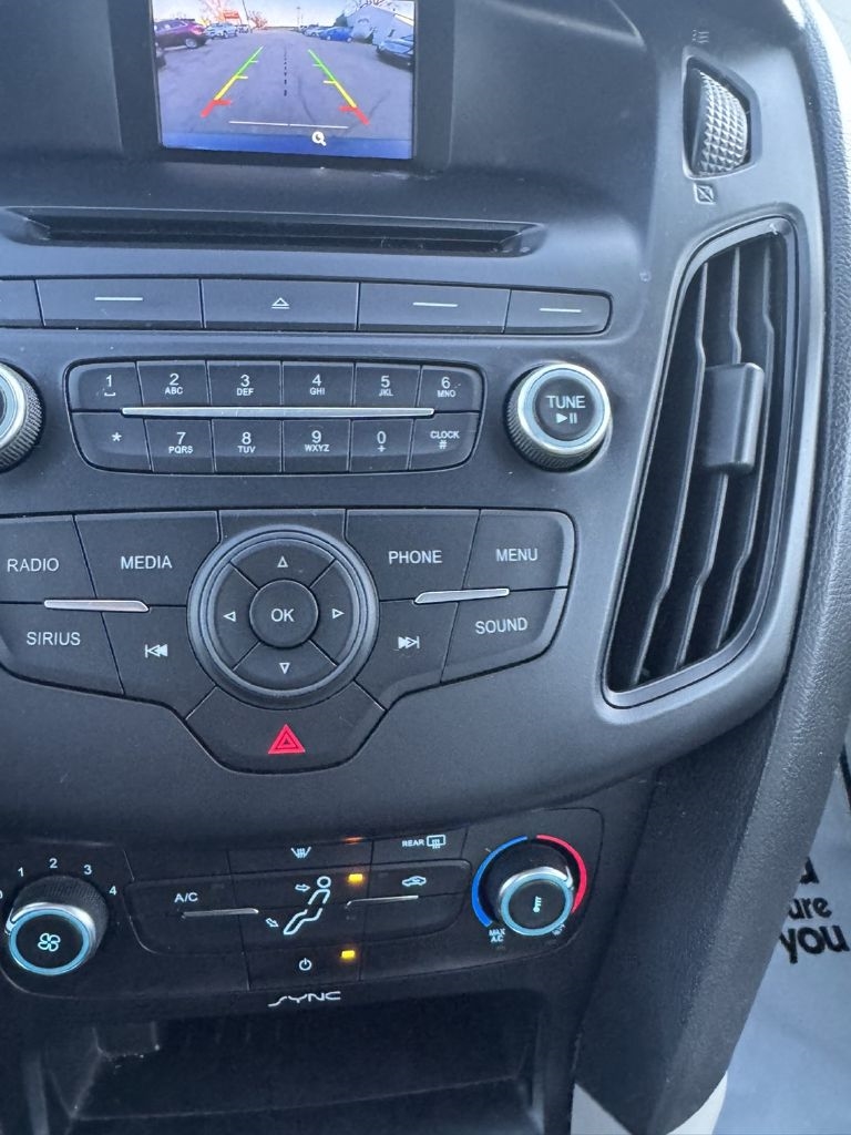 Ford Focus SE Sedan 2016