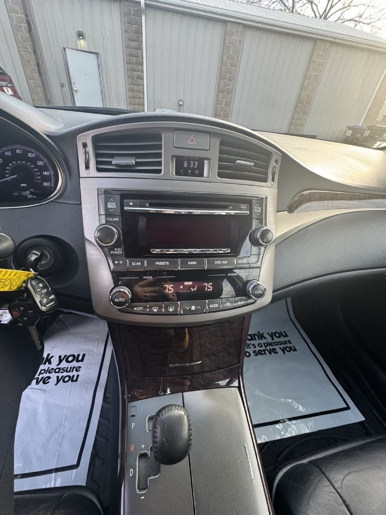 Toyota Avalon Base 2012