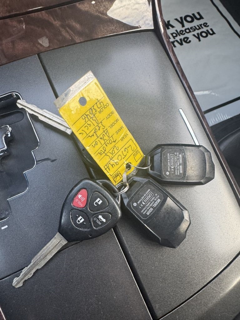 Toyota Avalon Base 2012