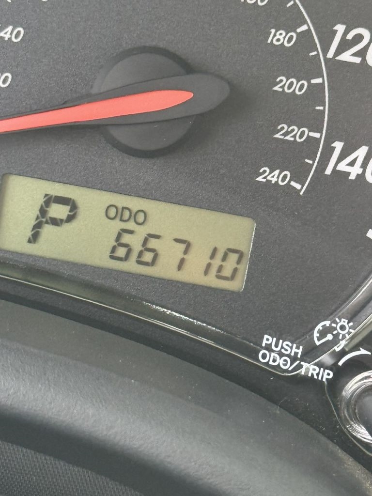 Toyota Corolla LE 4-Speed AT 2012