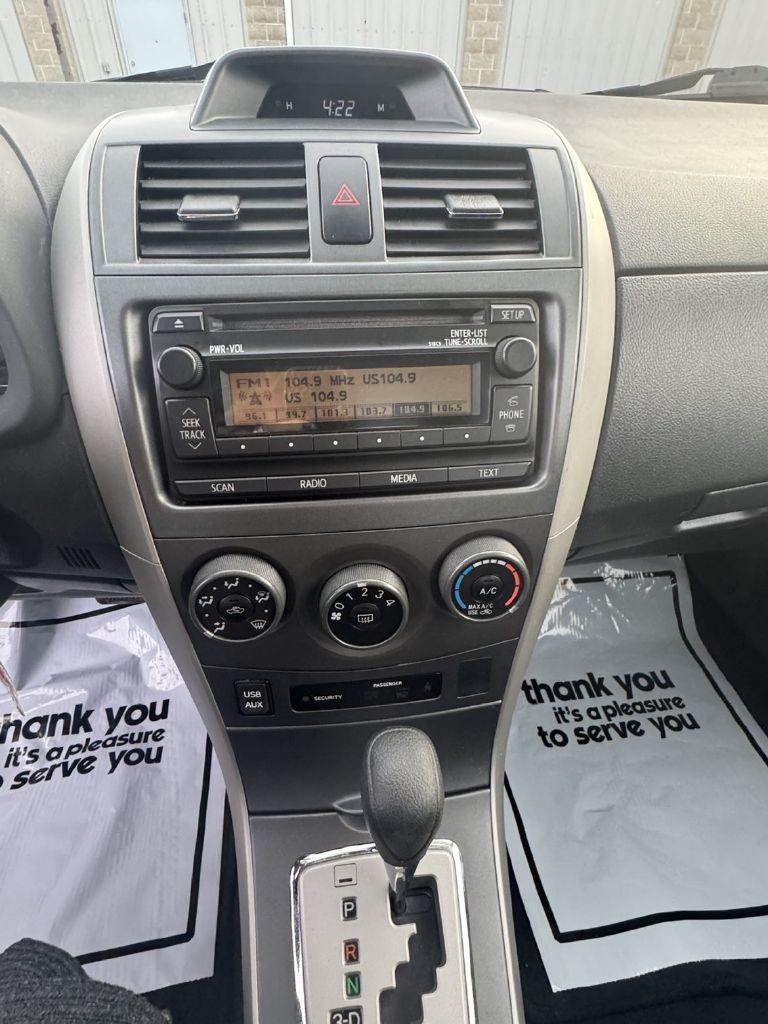 Toyota Corolla LE 4-Speed AT 2012