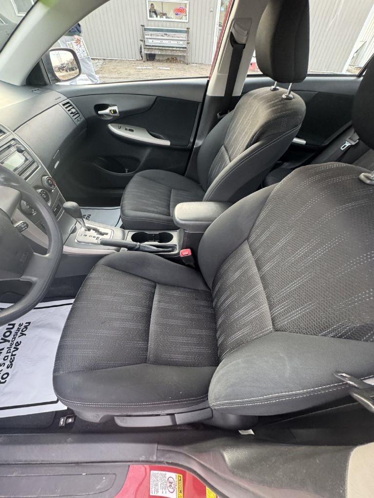 Toyota Corolla LE 4-Speed AT 2012