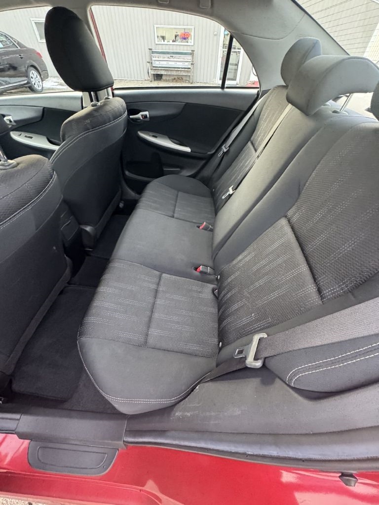 Toyota Corolla LE 4-Speed AT 2012