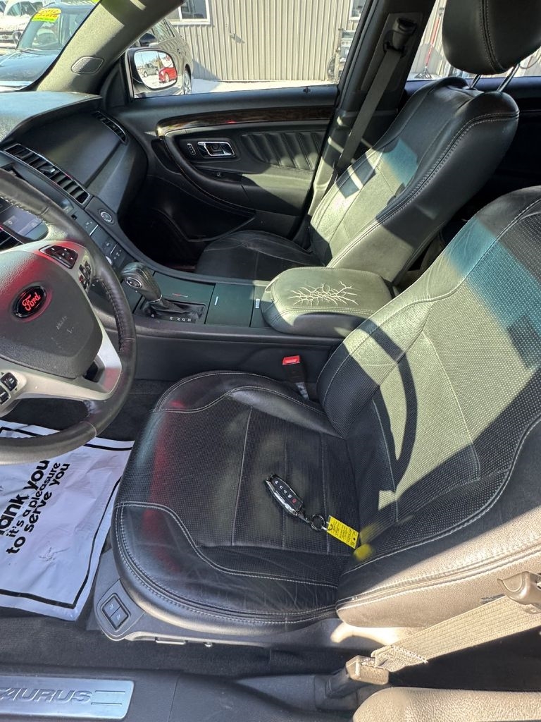 Ford Taurus Limited FWD 2015