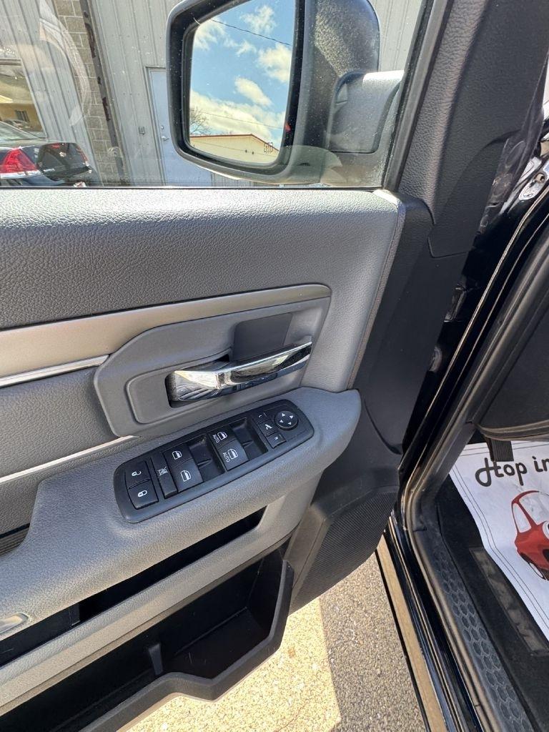 RAM 1500 SLT Crew Cab SWB 4WD 2014