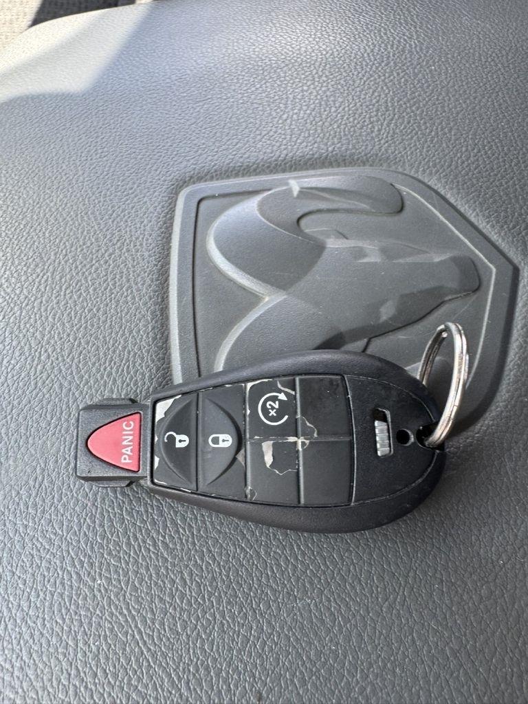 RAM 1500 SLT Crew Cab SWB 4WD 2014