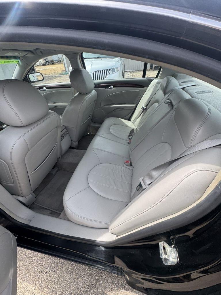 Buick Lucerne CXL 2011