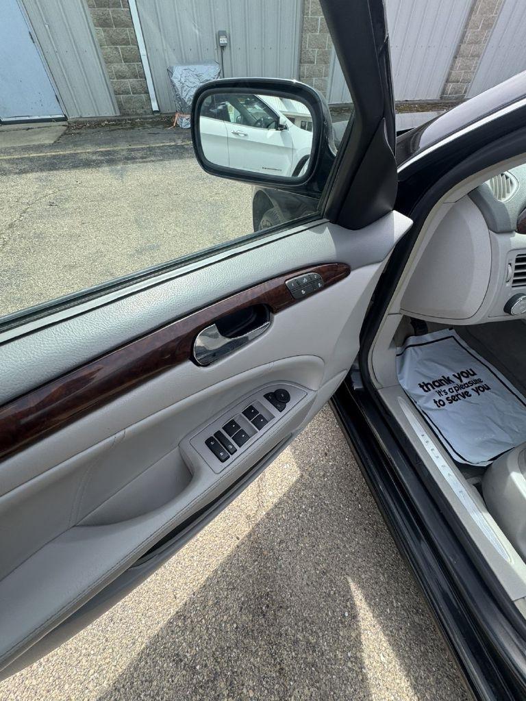 Buick Lucerne CXL 2011