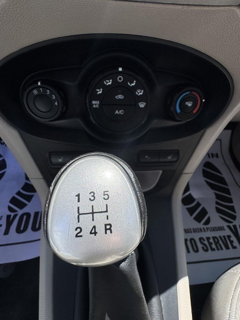 Ford Fiesta SE Sedan 2013