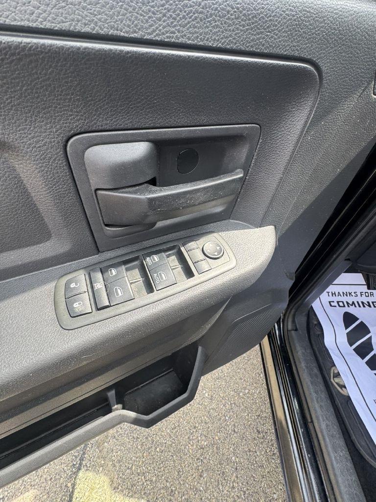 RAM 1500 ST Crew Cab 4WD 2012