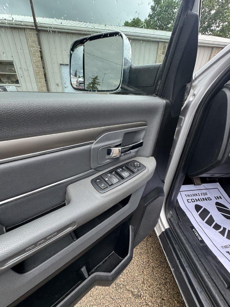RAM 1500 SLT Crew Cab LWB 4WD 2017