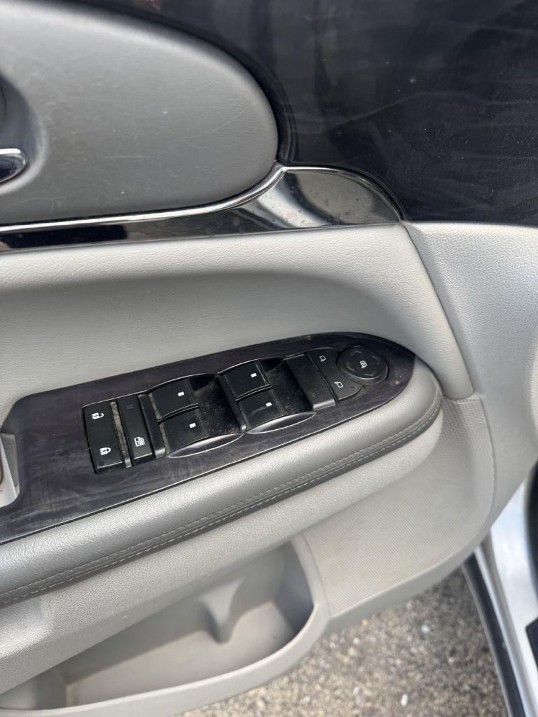 Buick Enclave Convenience FWD 2016