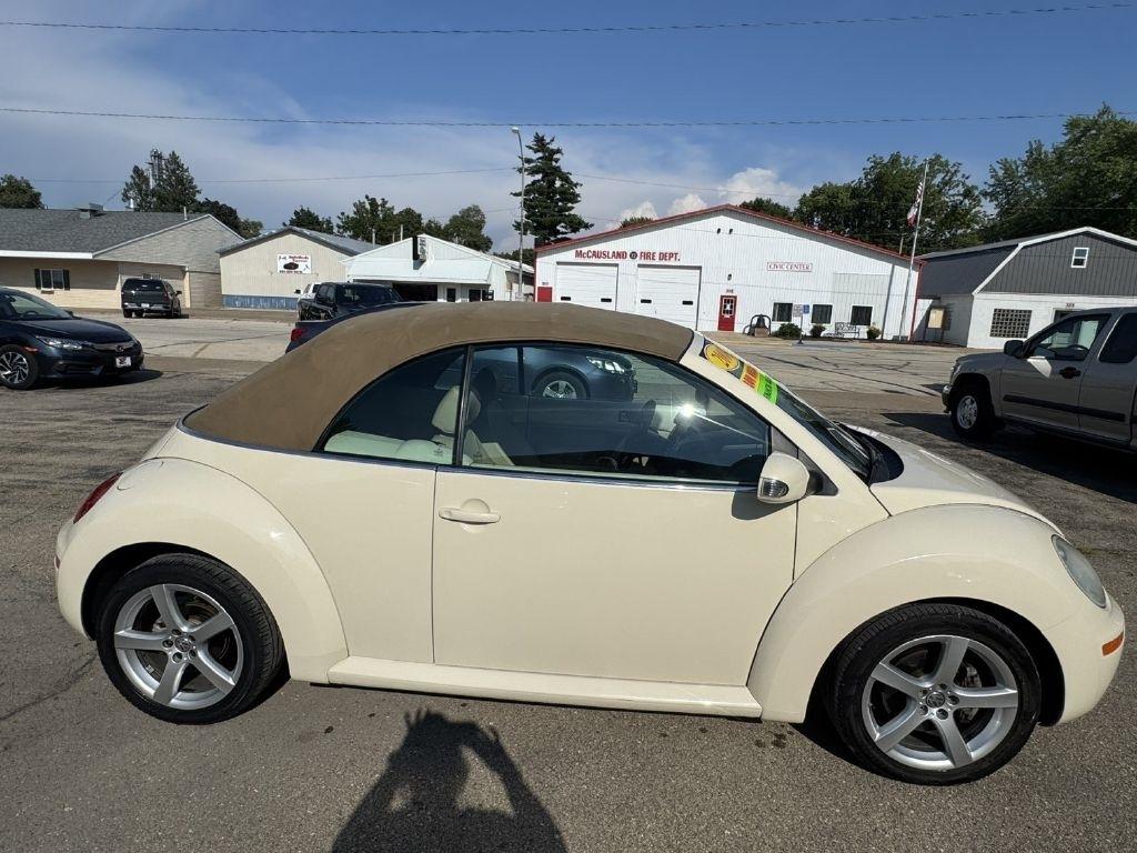 Volkswagen New Beetle S Convertible 2008