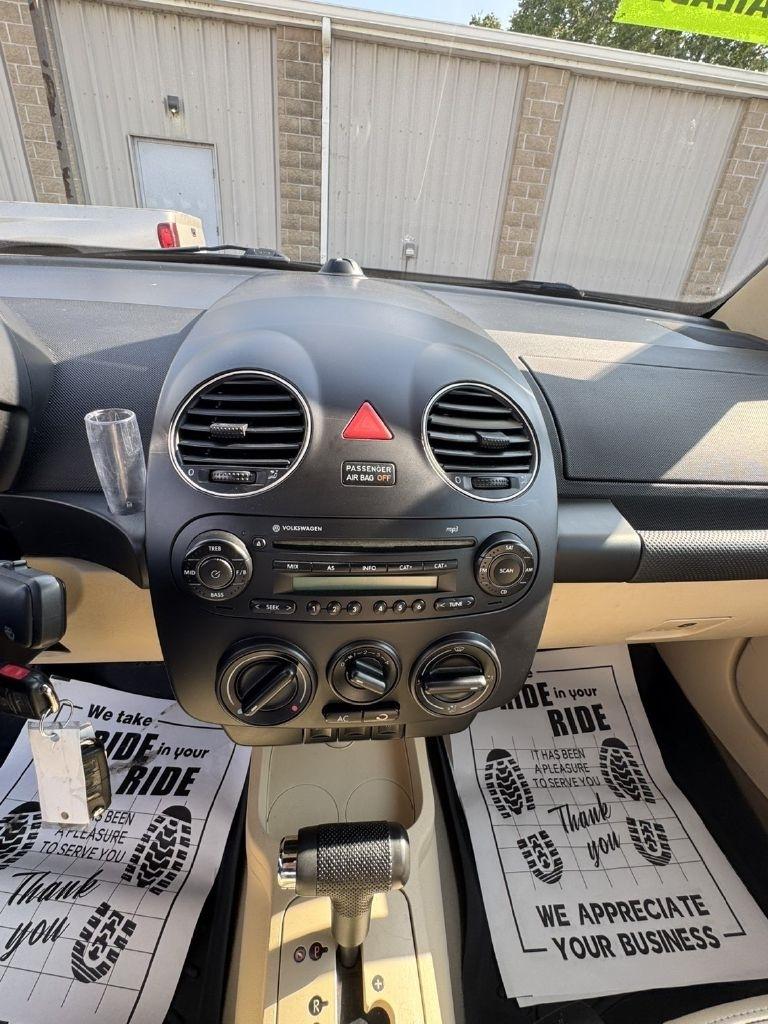 Volkswagen New Beetle S Convertible 2008