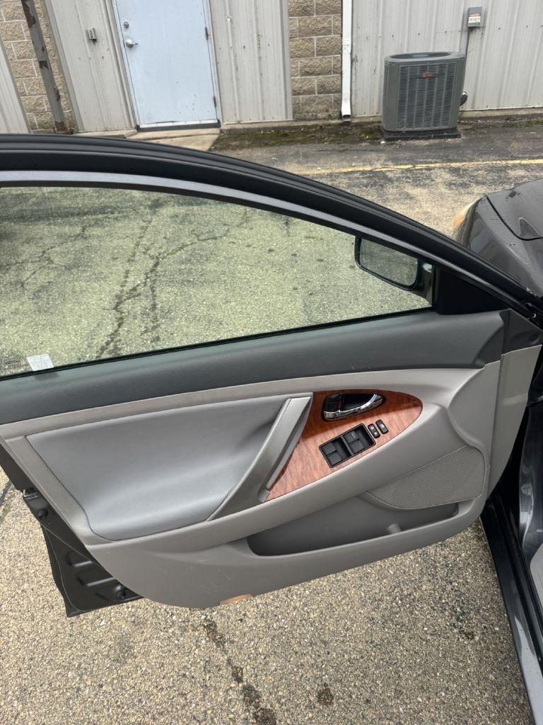 Toyota Camry SE 5-Spd AT 2009
