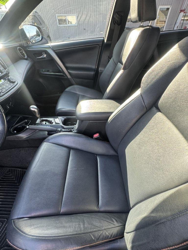 Toyota RAV4 SE 4WD 2016
