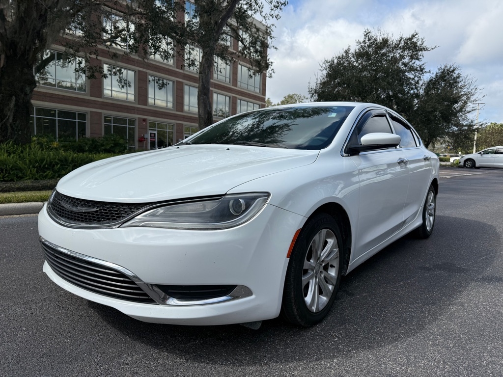 2016 Chrysler 200 Limited's photo