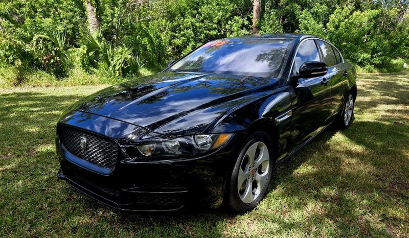 2017 Jaguar XE photo 3