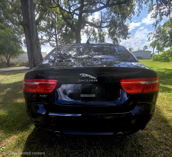 2017 Jaguar XE photo 4