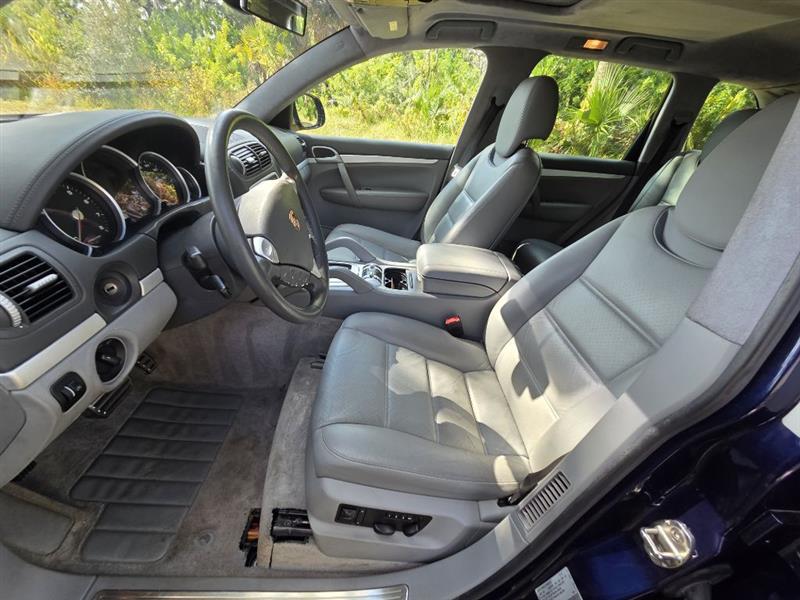 2004 Porsche Cayenne Turbo photo 3