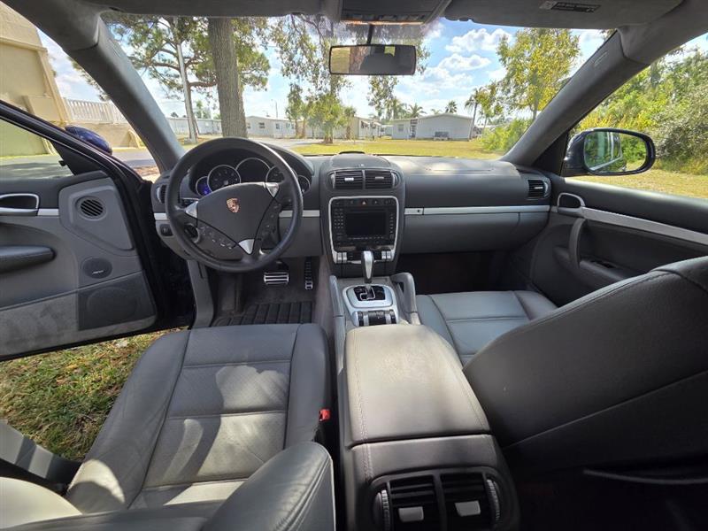 2004 Porsche Cayenne Turbo photo 4