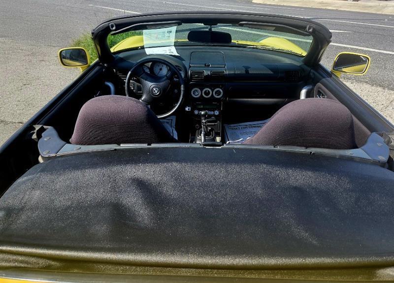 Toyota MR2 Spyder Base 2000