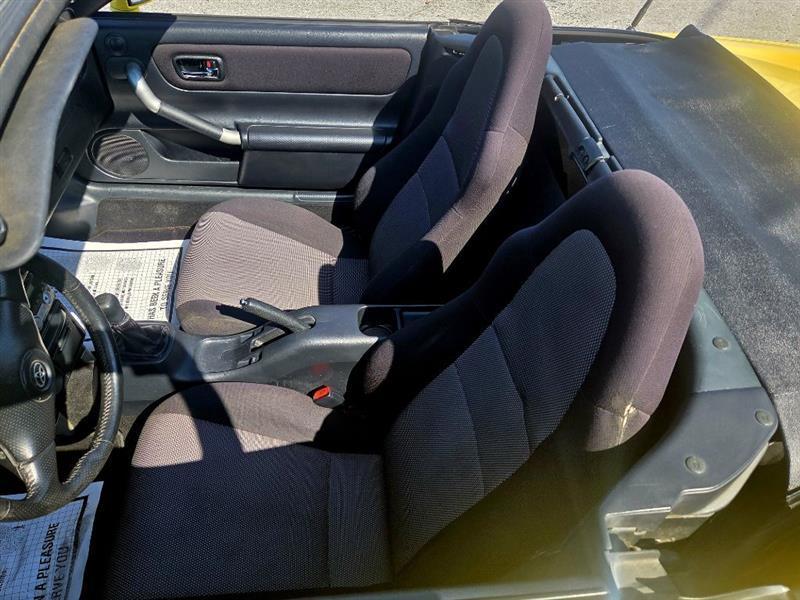 Toyota MR2 Spyder Base 2000