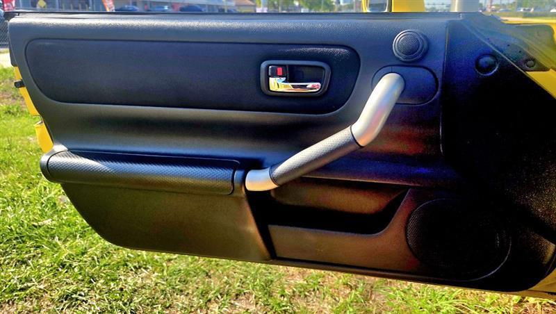 Toyota MR2 Spyder Base 2000