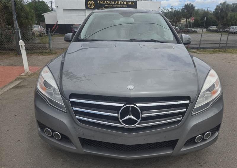 Mercedes-Benz R-Class R350 4MATIC w/ 3rd Row 2011