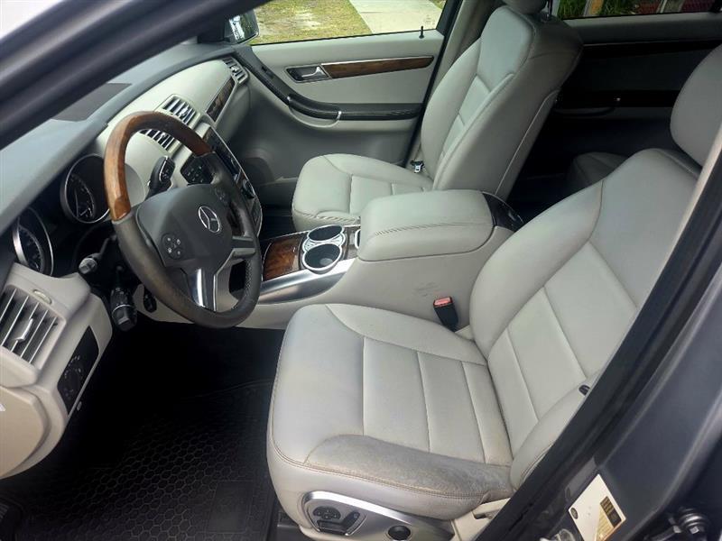 Mercedes-Benz R-Class R350 4MATIC w/ 3rd Row 2011