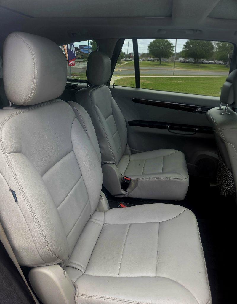 Mercedes-Benz R-Class R350 4MATIC w/ 3rd Row 2011