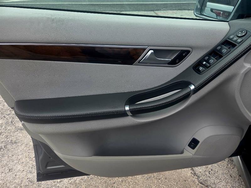 Mercedes-Benz R-Class R350 4MATIC w/ 3rd Row 2011