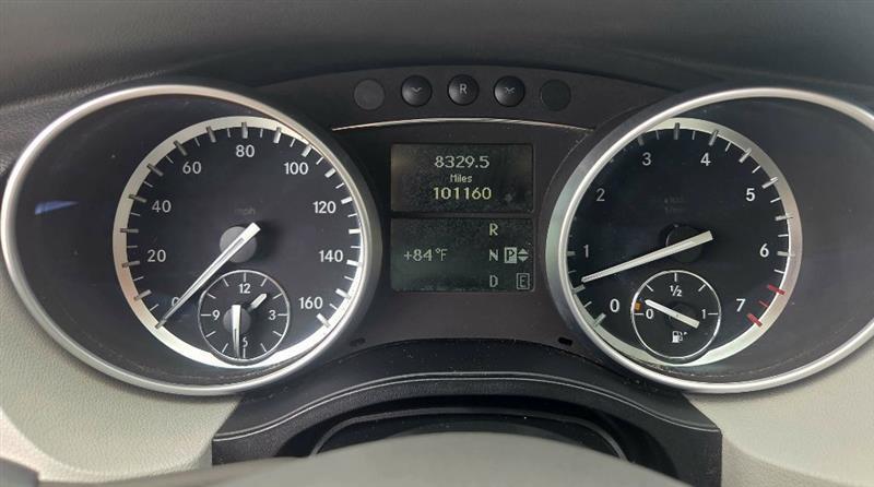 Mercedes-Benz R-Class R350 4MATIC w/ 3rd Row 2011