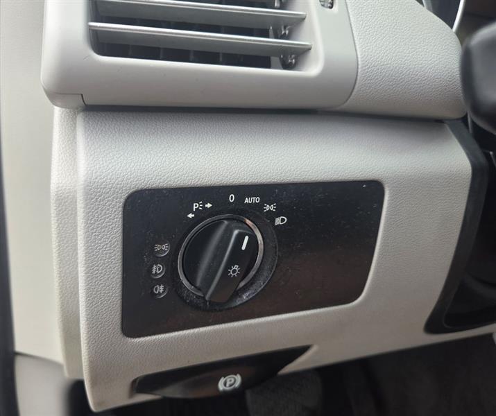 Mercedes-Benz R-Class R350 4MATIC w/ 3rd Row 2011