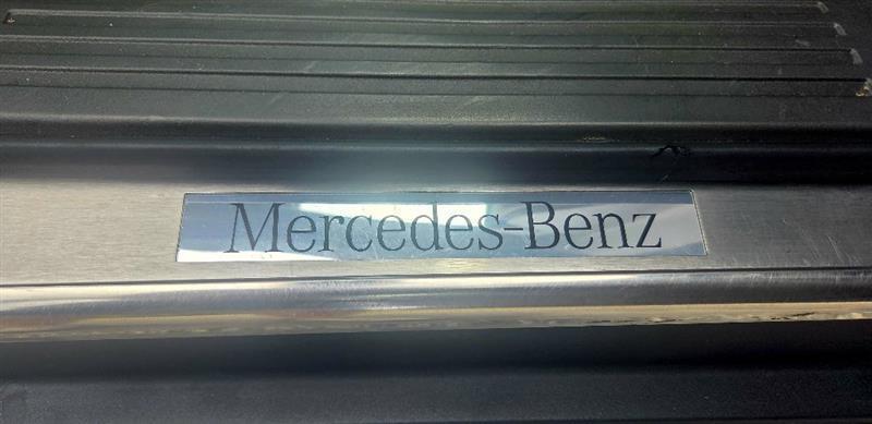 Mercedes-Benz R-Class R350 4MATIC w/ 3rd Row 2011