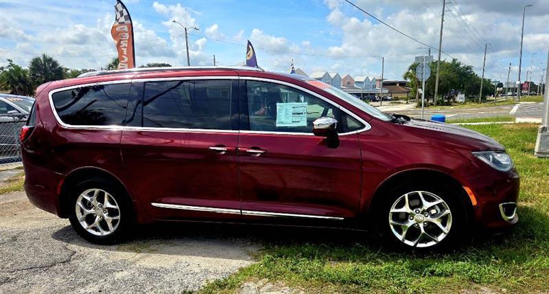 Chrysler Pacifica Limited 2017