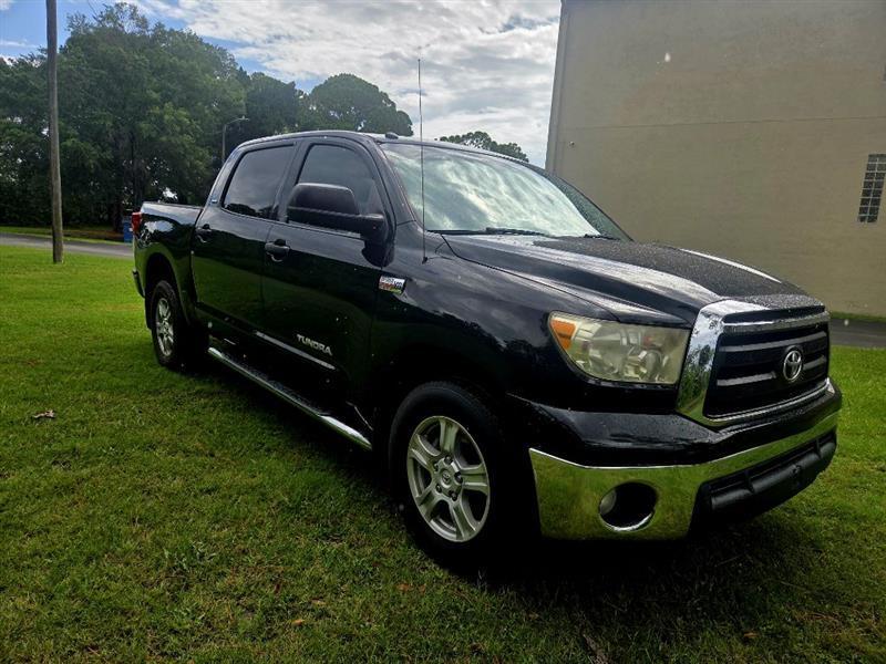 Toyota Tundra Tundra-Grade CrewMax 5.7L 2WD 2011