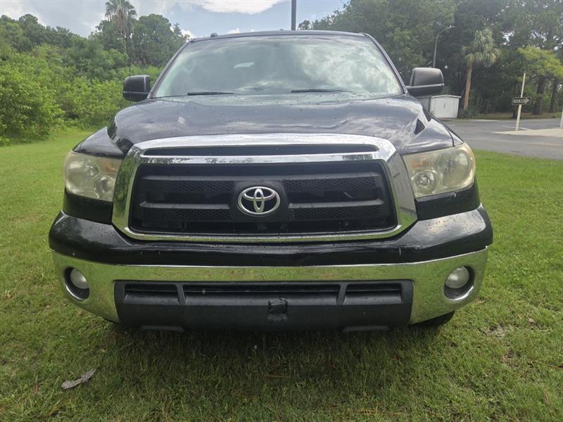 Toyota Tundra Tundra-Grade CrewMax 5.7L 2WD 2011