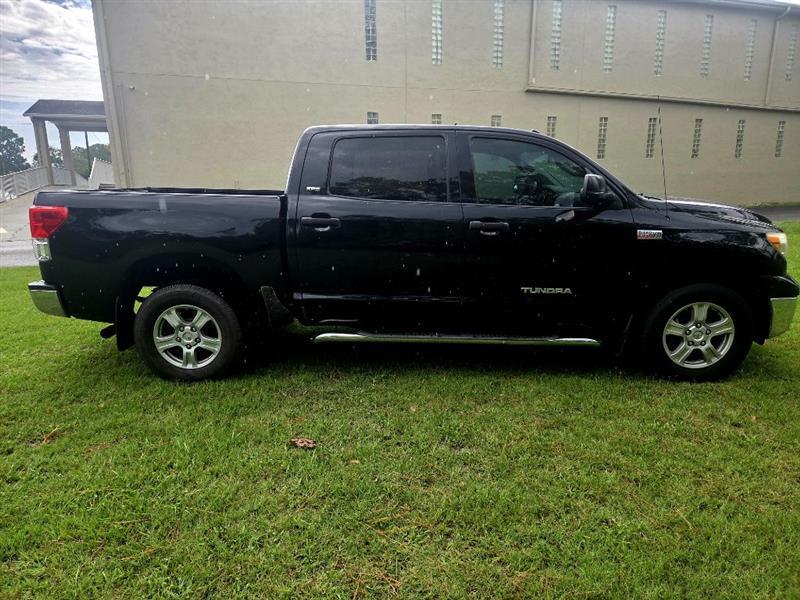 Toyota Tundra Tundra-Grade CrewMax 5.7L 2WD 2011