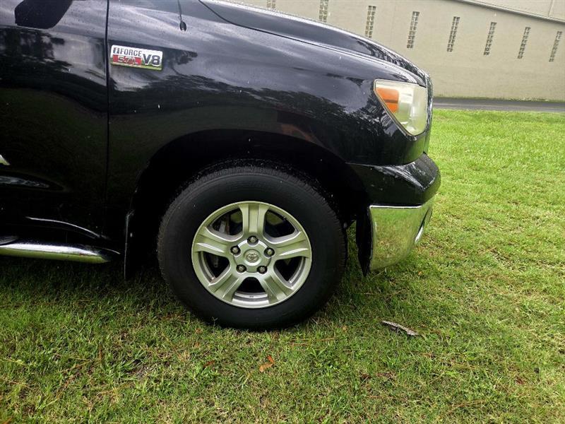 Toyota Tundra Tundra-Grade CrewMax 5.7L 2WD 2011