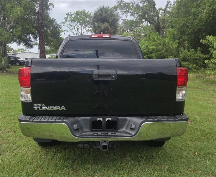 Toyota Tundra Tundra-Grade CrewMax 5.7L 2WD 2011