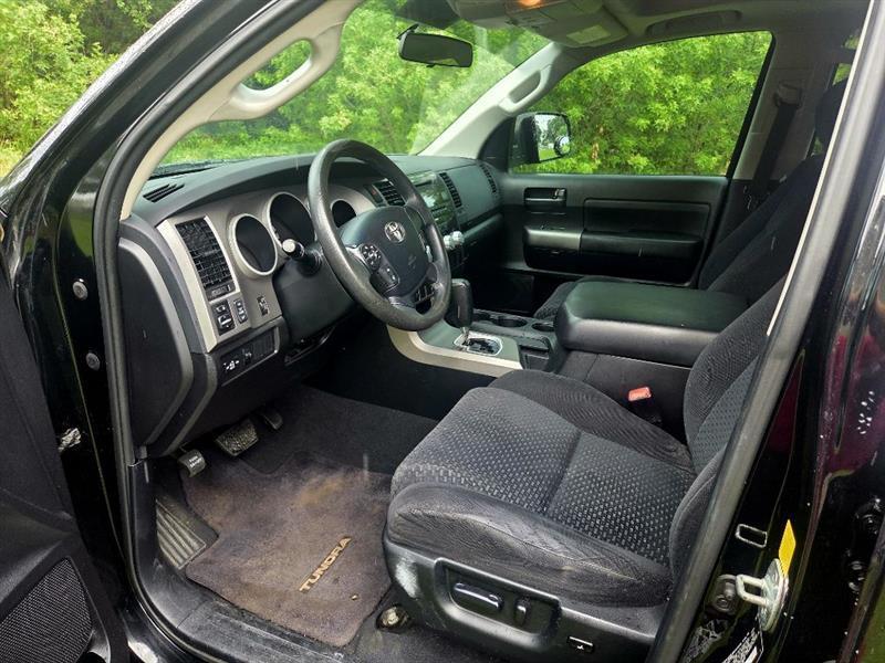 Toyota Tundra Tundra-Grade CrewMax 5.7L 2WD 2011