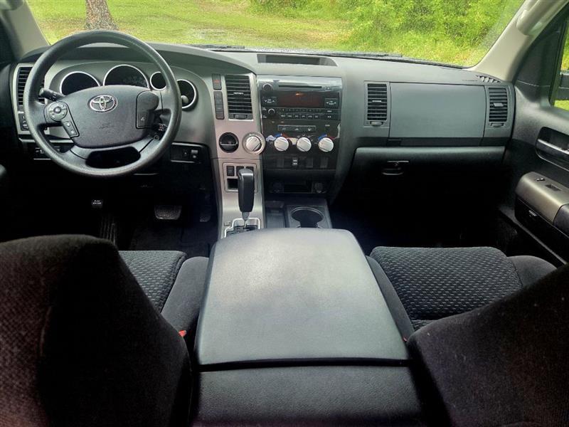 Toyota Tundra Tundra-Grade CrewMax 5.7L 2WD 2011