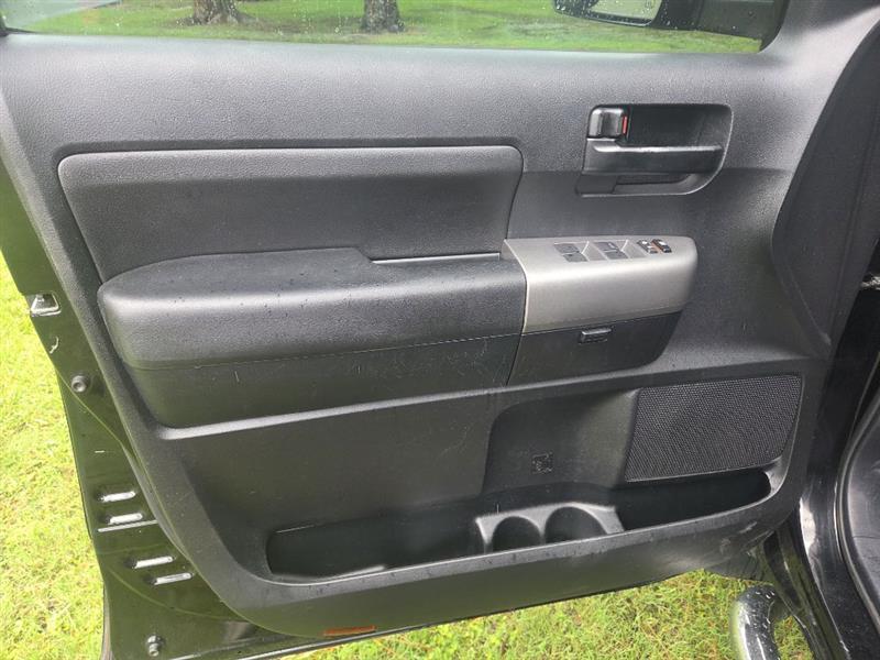 Toyota Tundra Tundra-Grade CrewMax 5.7L 2WD 2011